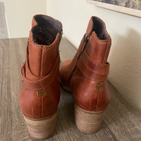 Sherry never worn boots - Picture 5 of 5